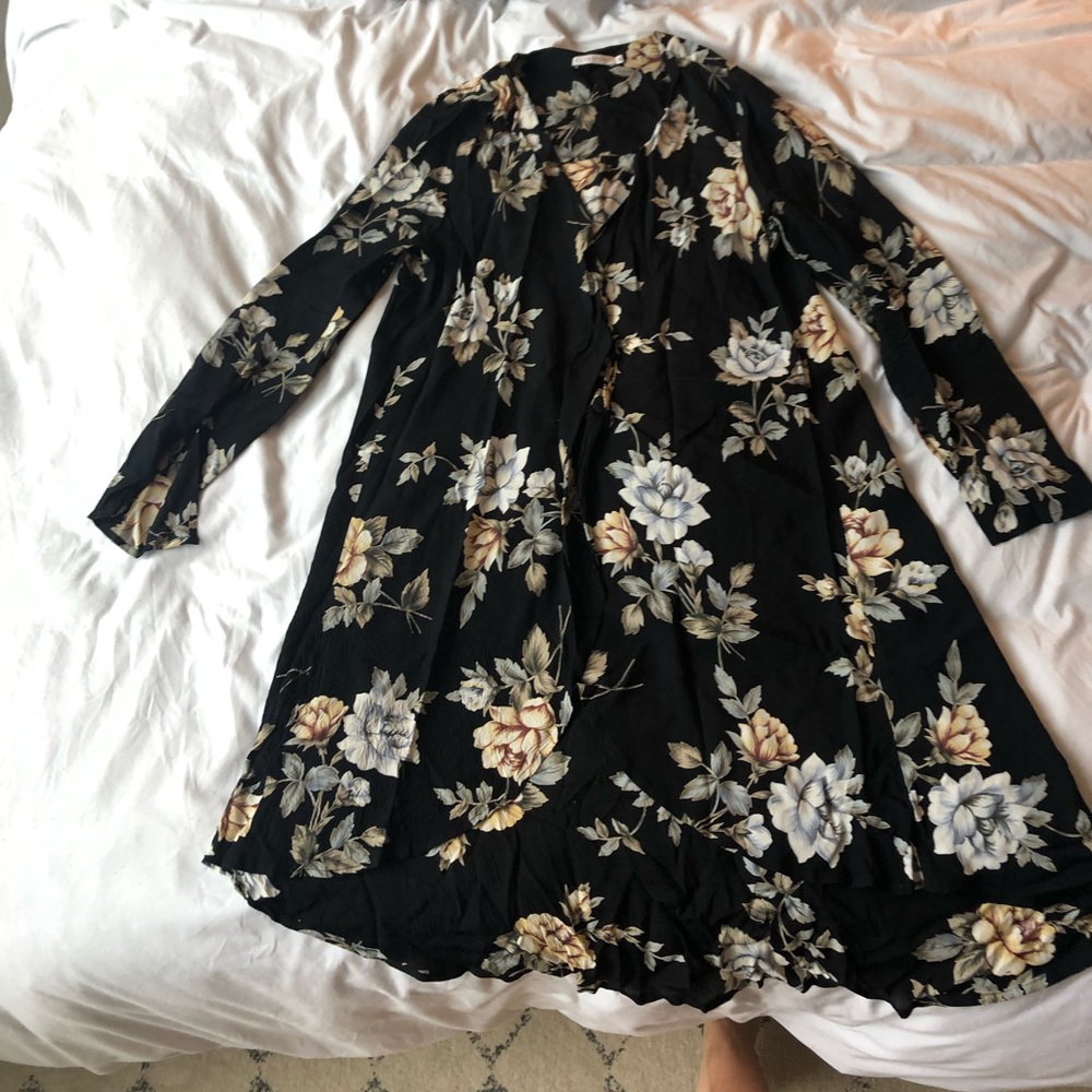 Flynn Skye Floral Kimono with button closure